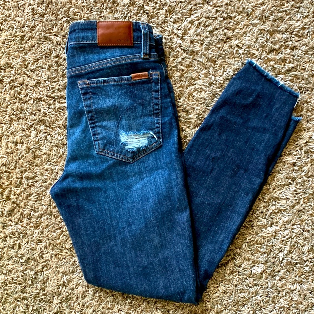 Joe’s Jeans Collector’s Edition The Charlie Sz 27. High rise and skinny ankle.